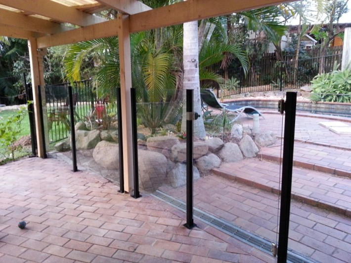 Glass Pool Fence1, Robson’s Pool Safety Inspections, 7A:20 Bogong Street Riverhills Brisbane, QLD 4074