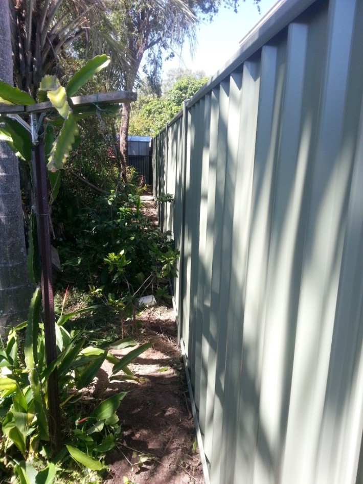 Colorbond Pool Fence1, Robson’s Pool Safety Inspections, 7A/20 Bogong Street Riverhills Brisbane, QLD 4074
