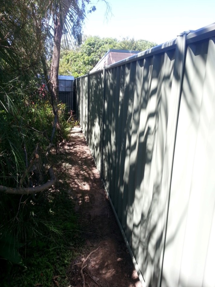 Colorbond Pool Fence1, Robson’s Pool Safety Inspections, 7A/20 Bogong Street Riverhills Brisbane, QLD 4074