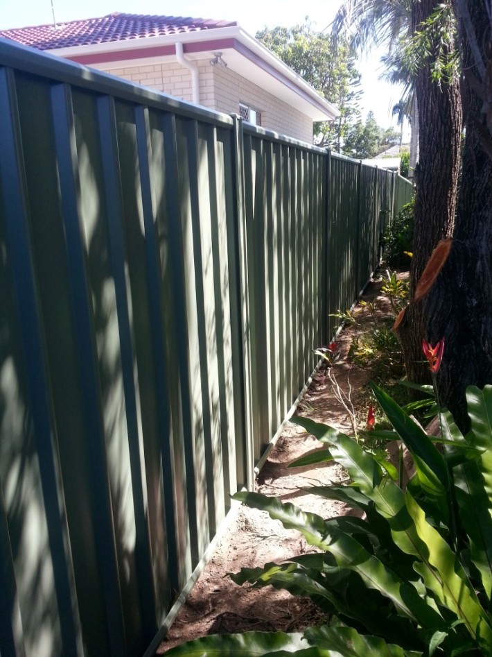 Colorbond Pool Fence1, Robson’s Pool Safety Inspections, 7A/20 Bogong Street Riverhills Brisbane, QLD 4074